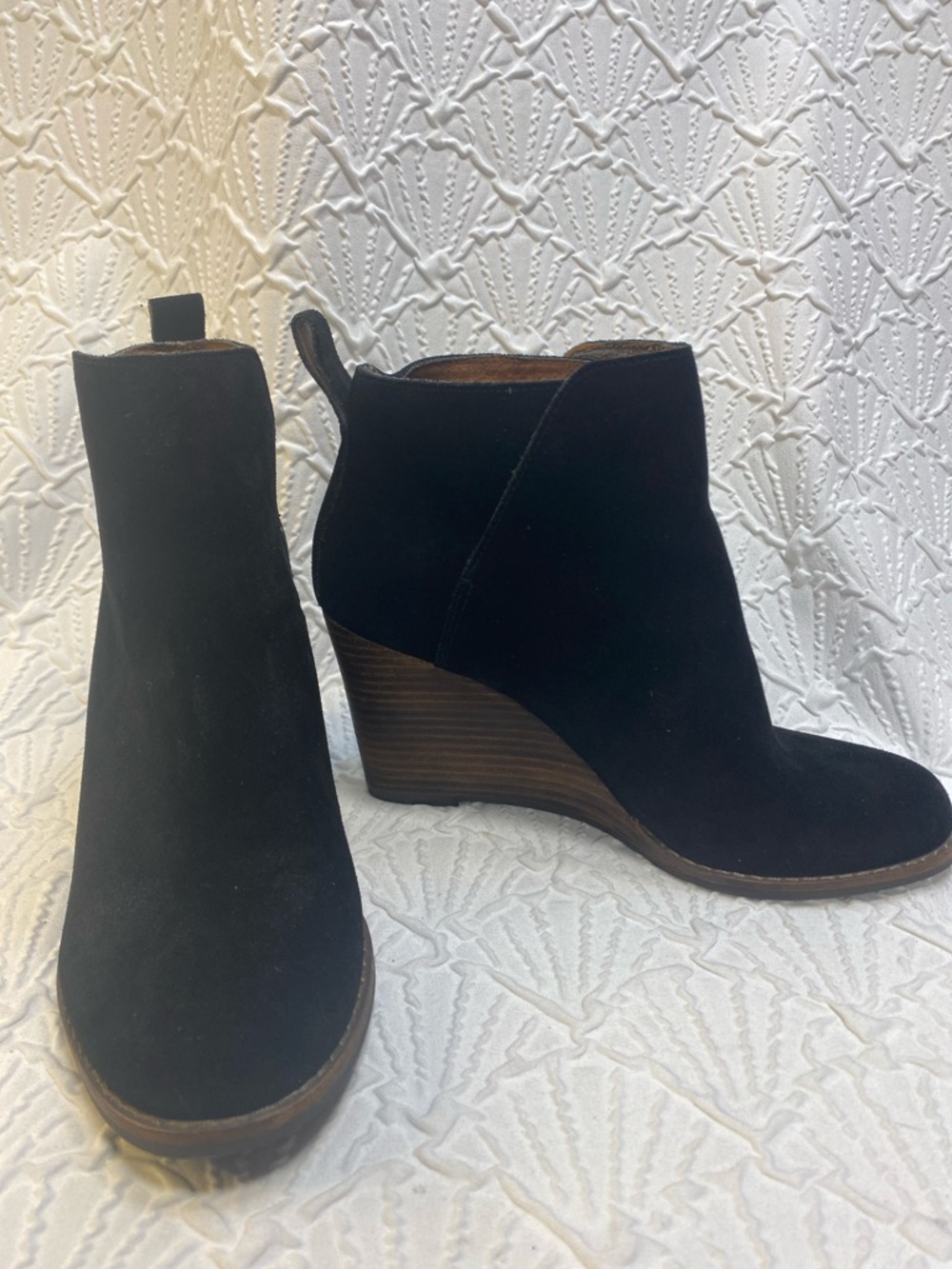 Lucky Brand size 6M Black Suede Wedge Ankle Booties business casual comfy